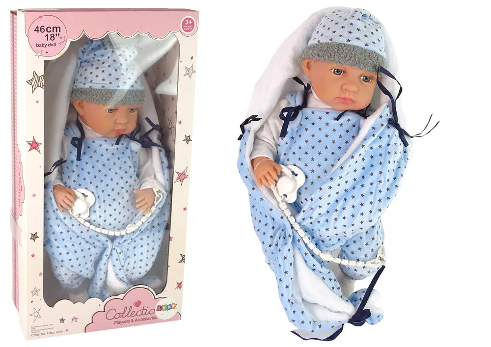 „Sweet Baby“ lėlė 46 cm su mėlynu čiulptuku ir pledu su žvaigždėmis